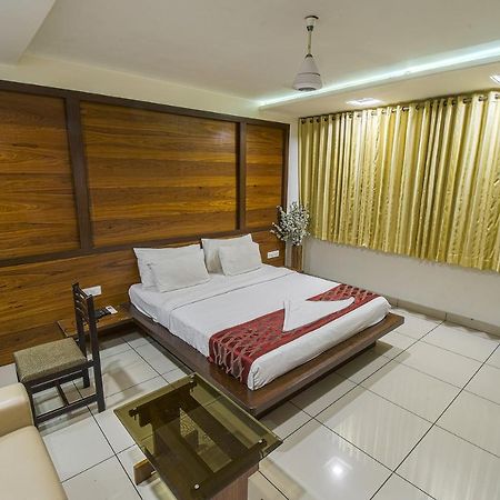 Hotel Radiant Kolhápur Exteriér fotografie