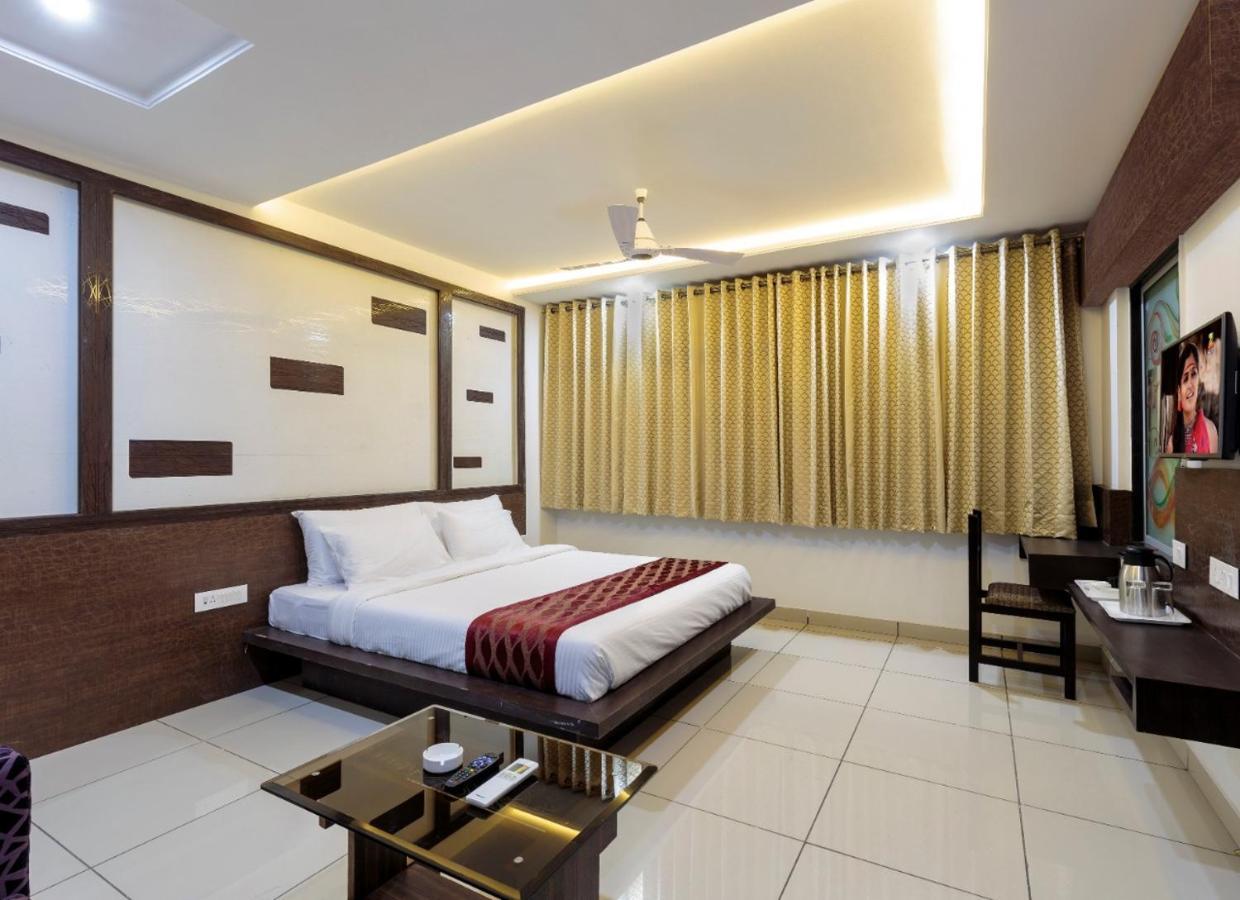 Hotel Radiant Kolhápur Exteriér fotografie